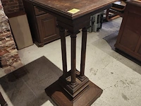 Piedestal uit klooster