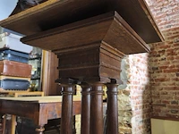 Piedestal uit klooster - afbeelding 3 van  3