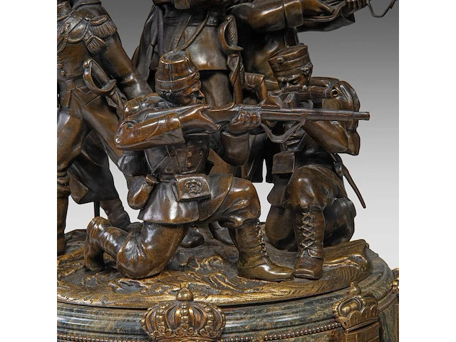 Pierre de soete (1886-1948), "la défense du drapeau", bronze and polychrome bronze on a marble base. height: 58 cm. (22.82 in.), diameter: 31 cm. (12.19 in.) - afbeelding 5 van  19