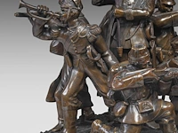 Pierre de soete (1886-1948), "la défense du drapeau", bronze and polychrome bronze on a marble base. height: 58 cm. (22.82 in.), diameter: 31 cm. (12.19 in.) - afbeelding 6 van  19