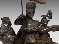 Pierre de soete (1886-1948), "la défense du drapeau", bronze and polychrome bronze on a marble base. height: 58 cm. (22.82 in.), diameter: 31 cm. (12.19 in.) - afbeelding 7 van  19