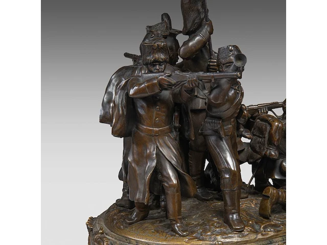 Pierre de soete (1886-1948), "la défense du drapeau", bronze and polychrome bronze on a marble base. height: 58 cm. (22.82 in.), diameter: 31 cm. (12.19 in.) - afbeelding 9 van  19