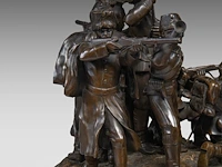 Pierre de soete (1886-1948), "la défense du drapeau", bronze and polychrome bronze on a marble base. height: 58 cm. (22.82 in.), diameter: 31 cm. (12.19 in.) - afbeelding 9 van  19