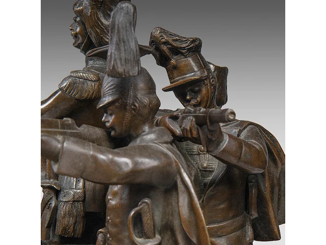 Pierre de soete (1886-1948), "la défense du drapeau", bronze and polychrome bronze on a marble base. height: 58 cm. (22.82 in.), diameter: 31 cm. (12.19 in.) - afbeelding 11 van  19