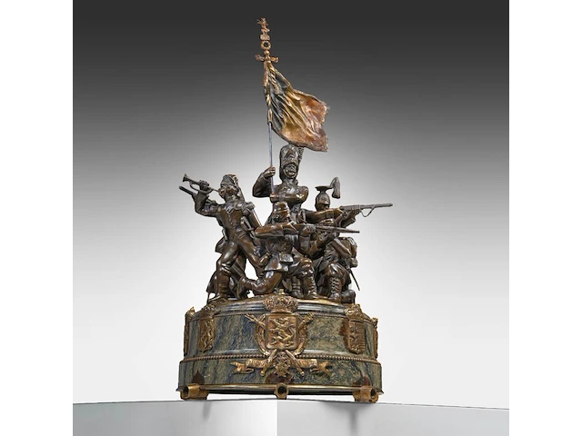 Pierre de soete (1886-1948), "la défense du drapeau", bronze and polychrome bronze on a marble base. height: 58 cm. (22.82 in.), diameter: 31 cm. (12.19 in.) - afbeelding 12 van  19