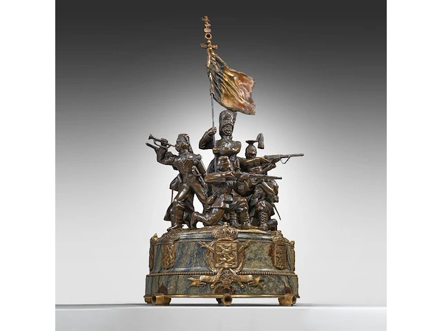 Pierre de soete (1886-1948), "la défense du drapeau", bronze and polychrome bronze on a marble base. height: 58 cm. (22.82 in.), diameter: 31 cm. (12.19 in.) - afbeelding 13 van  19