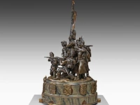 Pierre de soete (1886-1948), "la défense du drapeau", bronze and polychrome bronze on a marble base. height: 58 cm. (22.82 in.), diameter: 31 cm. (12.19 in.) - afbeelding 15 van  19
