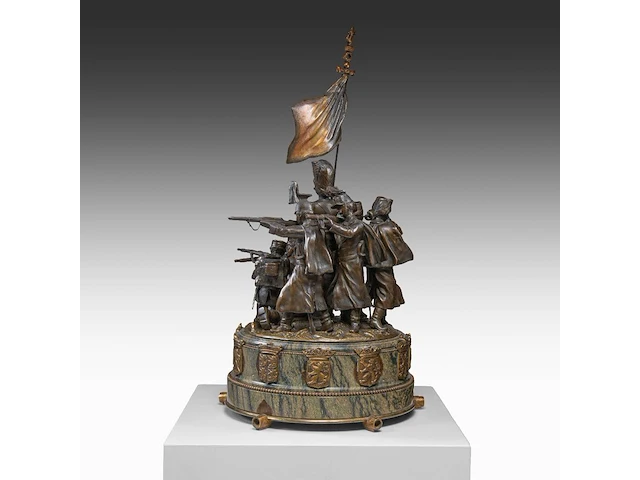 Pierre de soete (1886-1948), "la défense du drapeau", bronze and polychrome bronze on a marble base. height: 58 cm. (22.82 in.), diameter: 31 cm. (12.19 in.) - afbeelding 16 van  19
