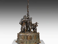 Pierre de soete (1886-1948), "la défense du drapeau", bronze and polychrome bronze on a marble base. height: 58 cm. (22.82 in.), diameter: 31 cm. (12.19 in.) - afbeelding 18 van  19
