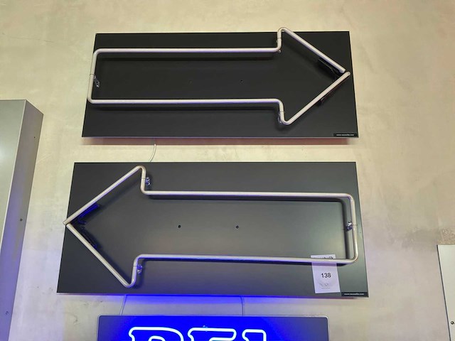 Pijl richtingaanwijzer decoratie neon verlichting (2x) - afbeelding 1 van  1