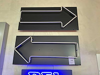 Pijl richtingaanwijzer decoratie neon verlichting (2x) - afbeelding 1 van  1