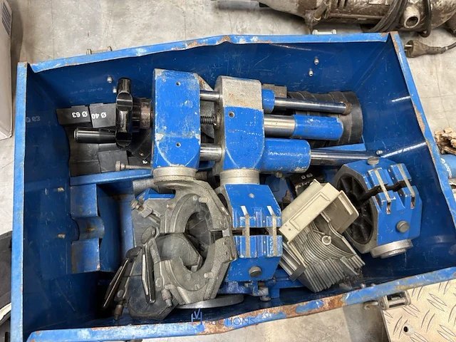 Pijpsnijonderdelen in metalen opbergkoffer - afbeelding 2 van  4