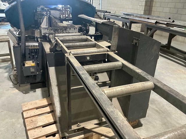 Pilous arg 300 cf-nc cnc metalen horizontale bandzaagmachine - afbeelding 11 van  12