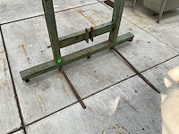 Pin voor hooibalen te laden - afbeelding 3 van  6