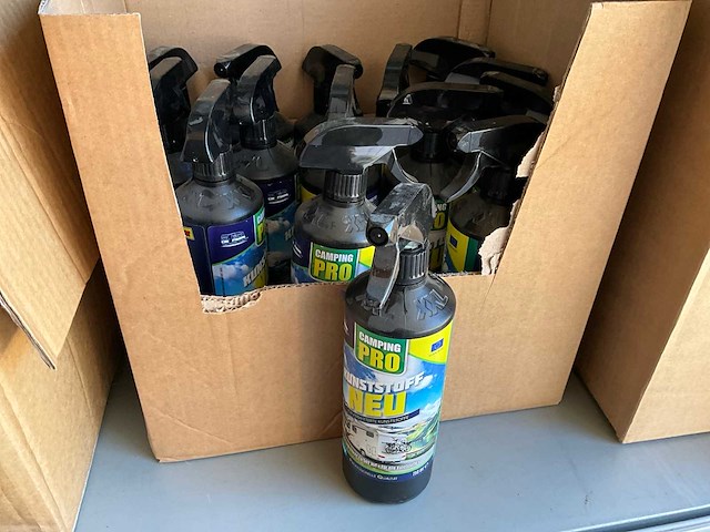 Pingi camping pro kunststof reiniger voor verweerde kunststoffen 750ml (15x) - afbeelding 1 van  5