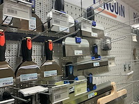 Pinguïn overig handgereedschap (voegers), chapeijzers, plakspanen,schuurborden, spatels, spackmessen, spatels schilderlessen, voegspatels en handschoenen - afbeelding 12 van  25