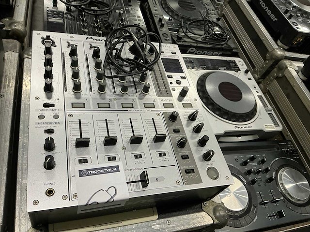 Pioneer djm-700 analoge mengtafel - afbeelding 1 van  3