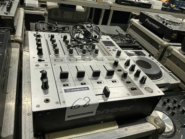 Pioneer djm-700 analoge mengtafel - afbeelding 2 van  3