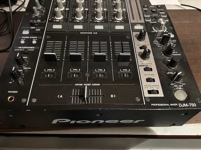 Pioneer djm-750 analoge mengtafel + lichteffect - afbeelding 2 van  7