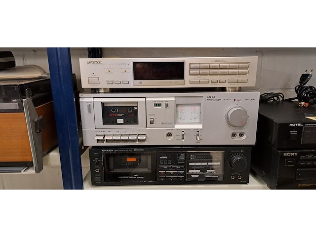 Pioneer f550rds tuner, akai cs-m3, en onkyo ta-2033 - afbeelding 1 van  1