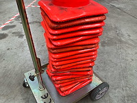 Pionnenwagen met verstelbare houder (verkeerskegels trolley) - afbeelding 2 van  2