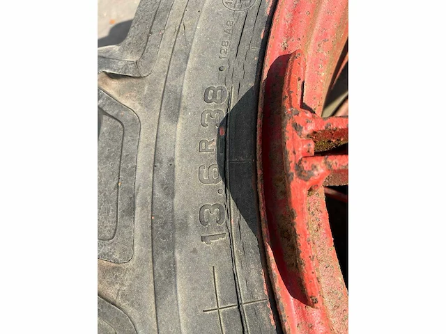 Pirelli - tyre, wheel and rim - afbeelding 2 van  2