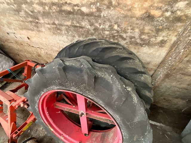 Pirelli 136/12r38 band, wiel en velg - afbeelding 2 van  4