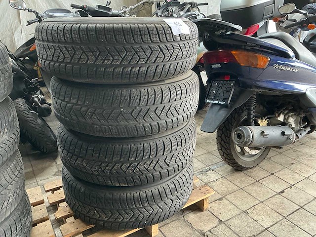 Pirelli scorpion winter autoband (4x) - afbeelding 1 van  6