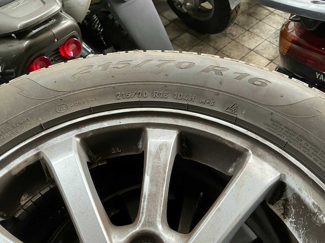 Pirelli scorpion winter autoband (4x) - afbeelding 4 van  6