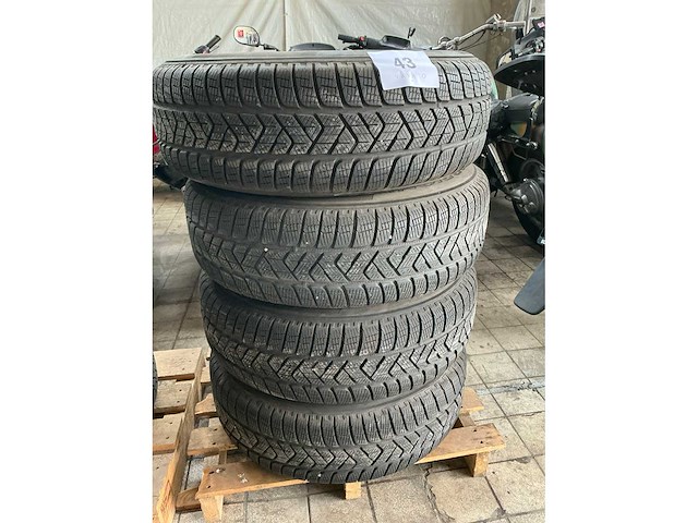 Pirelli scorpion winter autoband (4x) - afbeelding 6 van  6