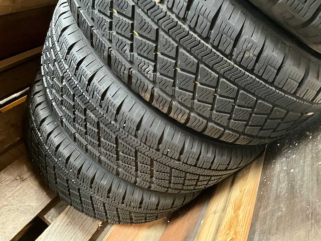 Pirelli winter 210 autoband met velg en bmw wieldop 205/60 r 15 91 h (4x) - afbeelding 1 van  3