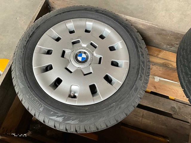 Pirelli winter 210 autoband met velg en bmw wieldop 205/60 r 15 91 h (4x) - afbeelding 2 van  3
