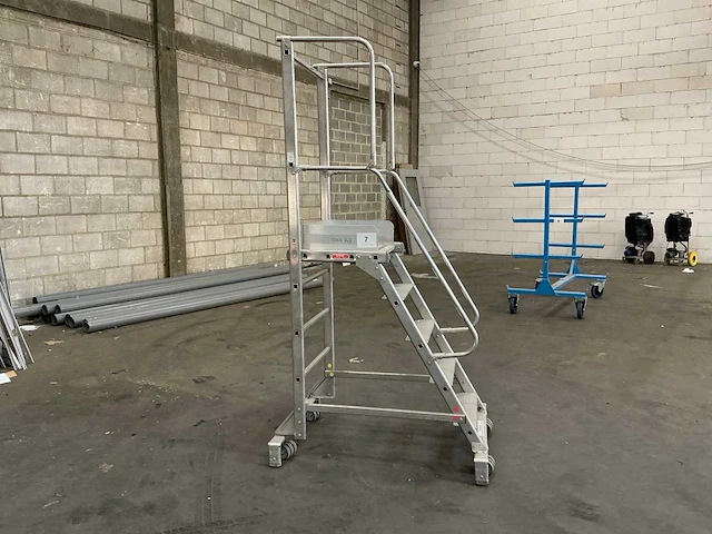 Piret aluminium platformtrap - afbeelding 1 van  5