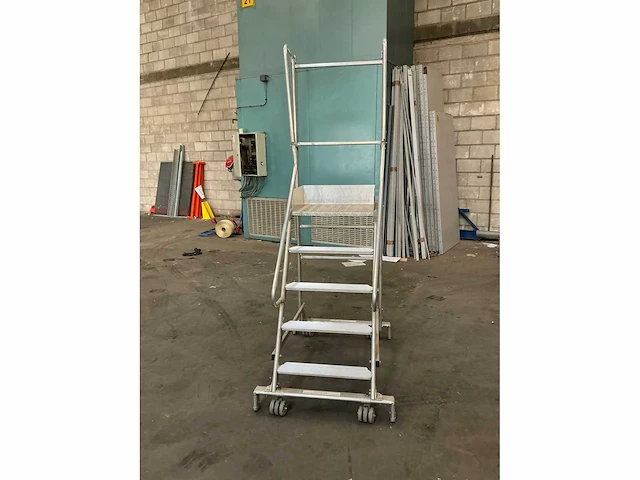 Piret aluminium platformtrap - afbeelding 3 van  5