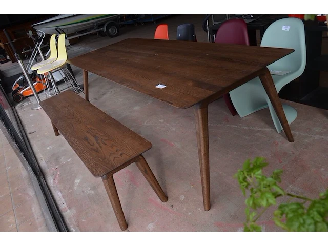 Pitcher eettafel of vergadertafel van seuren tafels in massief hout met schuin onderstel 100x260 cm met bijpassende pitcher zitbank 200 cm lengte en 47 cm hoogte (6) - afbeelding 2 van  8