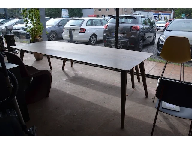 Pitcher eettafel of vergadertafel van seuren tafels in massief hout met schuin onderstel 100x260 cm met bijpassende pitcher zitbank 200 cm lengte en 47 cm hoogte (6) - afbeelding 3 van  8