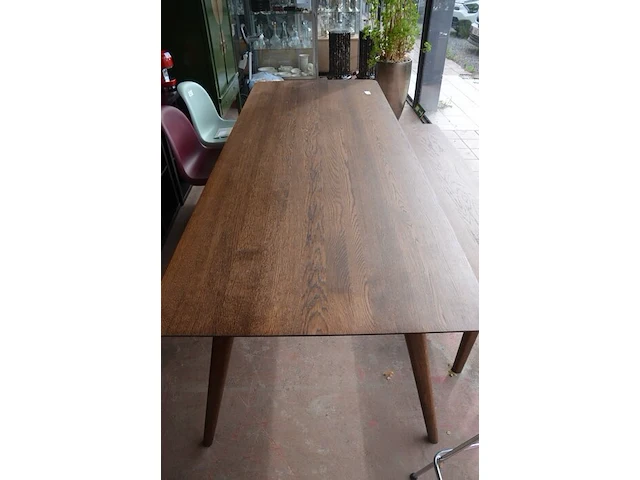 Pitcher eettafel of vergadertafel van seuren tafels in massief hout met schuin onderstel 100x260 cm met bijpassende pitcher zitbank 200 cm lengte en 47 cm hoogte (6) - afbeelding 4 van  8