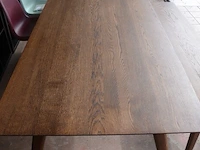 Pitcher eettafel of vergadertafel van seuren tafels in massief hout met schuin onderstel 100x260 cm met bijpassende pitcher zitbank 200 cm lengte en 47 cm hoogte (6) - afbeelding 4 van  8