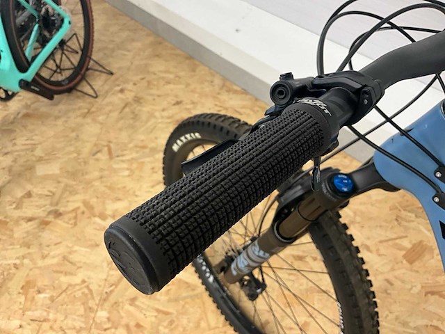 Pivot trail 429 race xt mountainbike - afbeelding 10 van  14