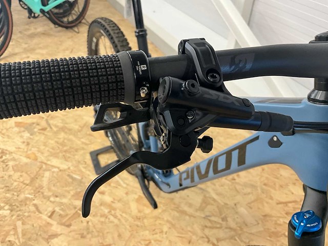 Pivot trail 429 race xt mountainbike - afbeelding 11 van  14
