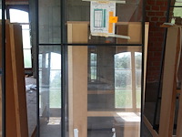 Pivoterende stalen deur met glas