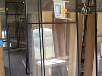 Pivoterende stalen deur met glas - afbeelding 2 van  3