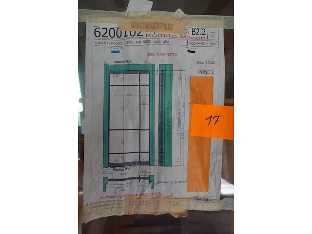 Pivoterende stalen deur met glas - afbeelding 3 van  3