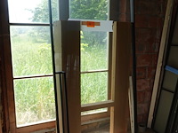 Pivoterende stalen deur met glas