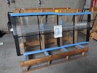 Pivoterende stalen deur met glas - afbeelding 1 van  3