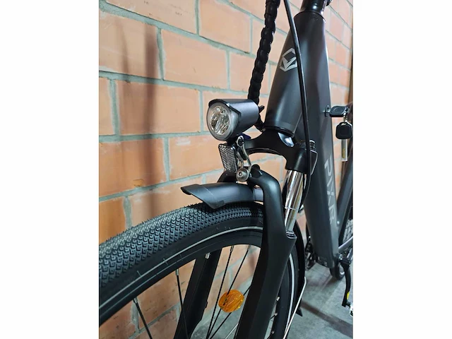 Pixar - city - elektrische fiets - afbeelding 5 van  9