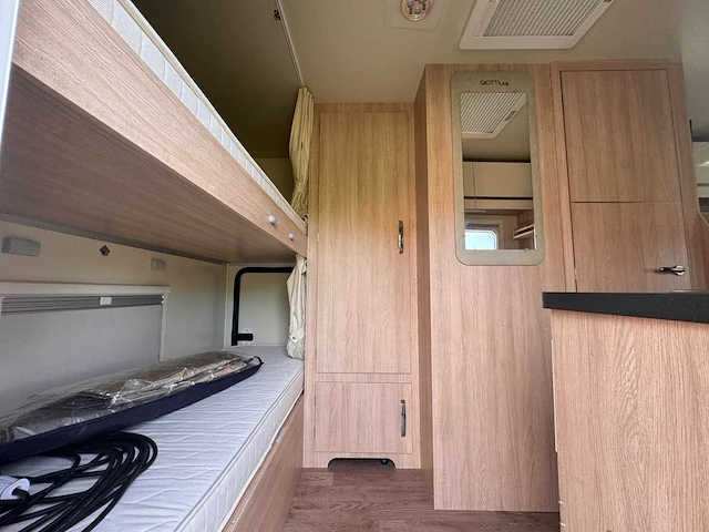 Pla 235 camper - afbeelding 2 van  24