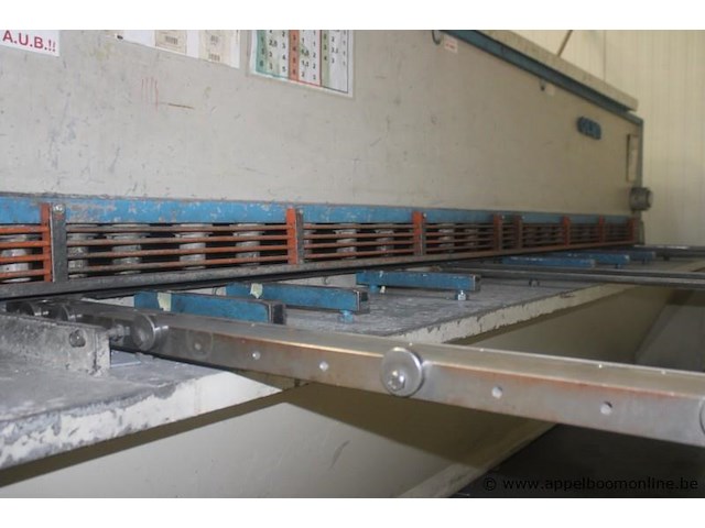 Plaatschaar lvd hst 40/6, bouwjaar 1993, serienummer 20478, 9,5 kw, 380 v, 4050 x 6,35 mm, 7.500 kg, voetpedaal, werking niet gekend - afbeelding 2 van  5