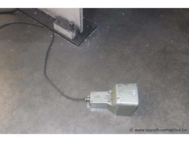 Plaatschaar lvd hst 40/6, bouwjaar 1993, serienummer 20478, 9,5 kw, 380 v, 4050 x 6,35 mm, 7.500 kg, voetpedaal, werking niet gekend - afbeelding 3 van  5