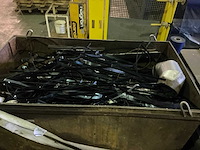 Plaatstalen container met restmetalen - afbeelding 3 van  3